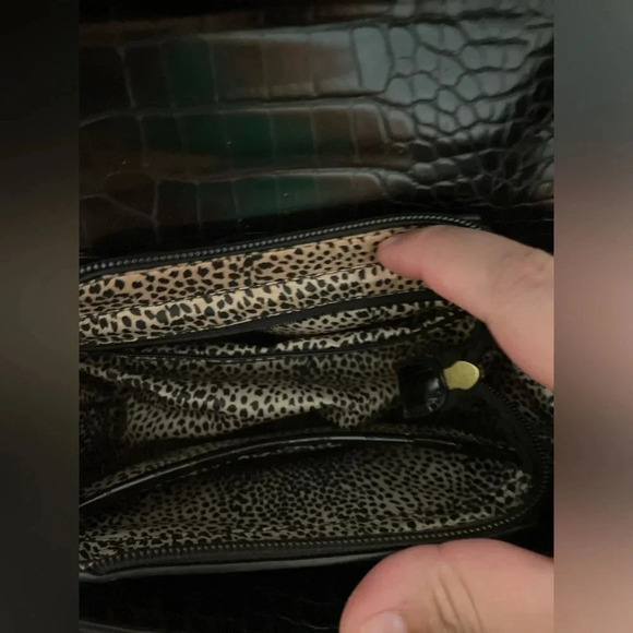 Black Faux black leather (crocodile style) with gold hardware crossbody purse - Picture 13 of 13